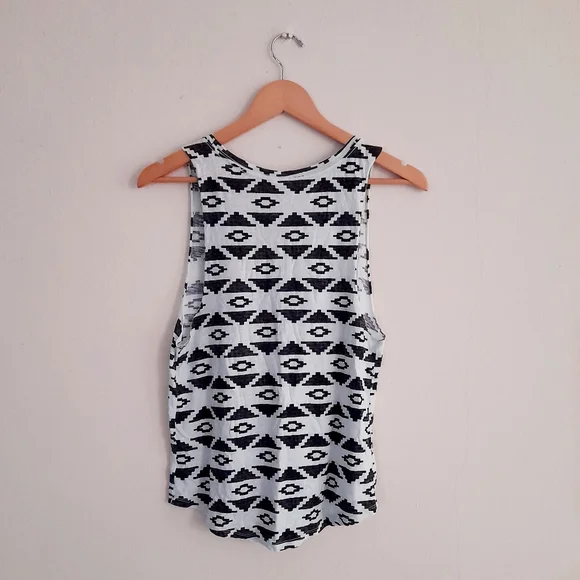 ● Victoria's Secret | VS PINK Aztec Tribal Print Teal Tank Top - Picture 5 of 10